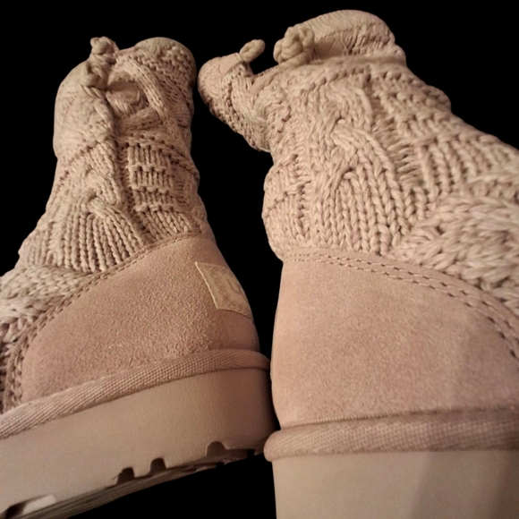 UGG Classic Tall Chunky Cable Knit Creamy White Boots  Women Size 7 - Picture 13 of 16